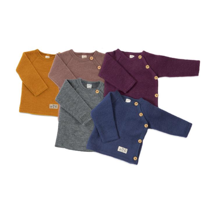 Lilano Wollfrottee-Plüsch Schüttli in Beere für Babys – Seitliche Knopfleiste | Bio, kuschelig & nachhaltig