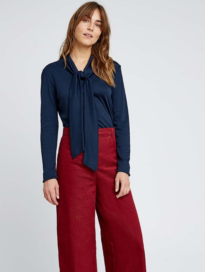 Isabel Tie Top Damen – dunkelblaues Schalkragen-Top aus Tencel & Bio-Baumwolle | lässig oder festlich tragbar