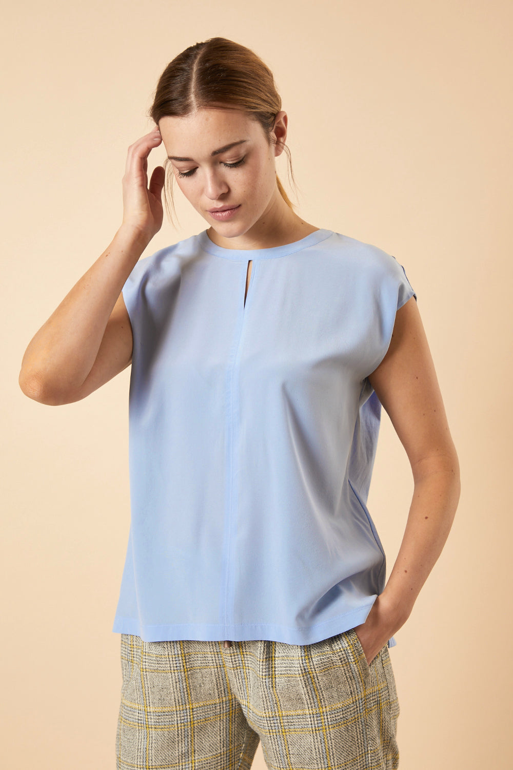 Lanius Seidenshirt – Hellblau, 92% Seide & 8% Elastan, elegant & nachhaltig