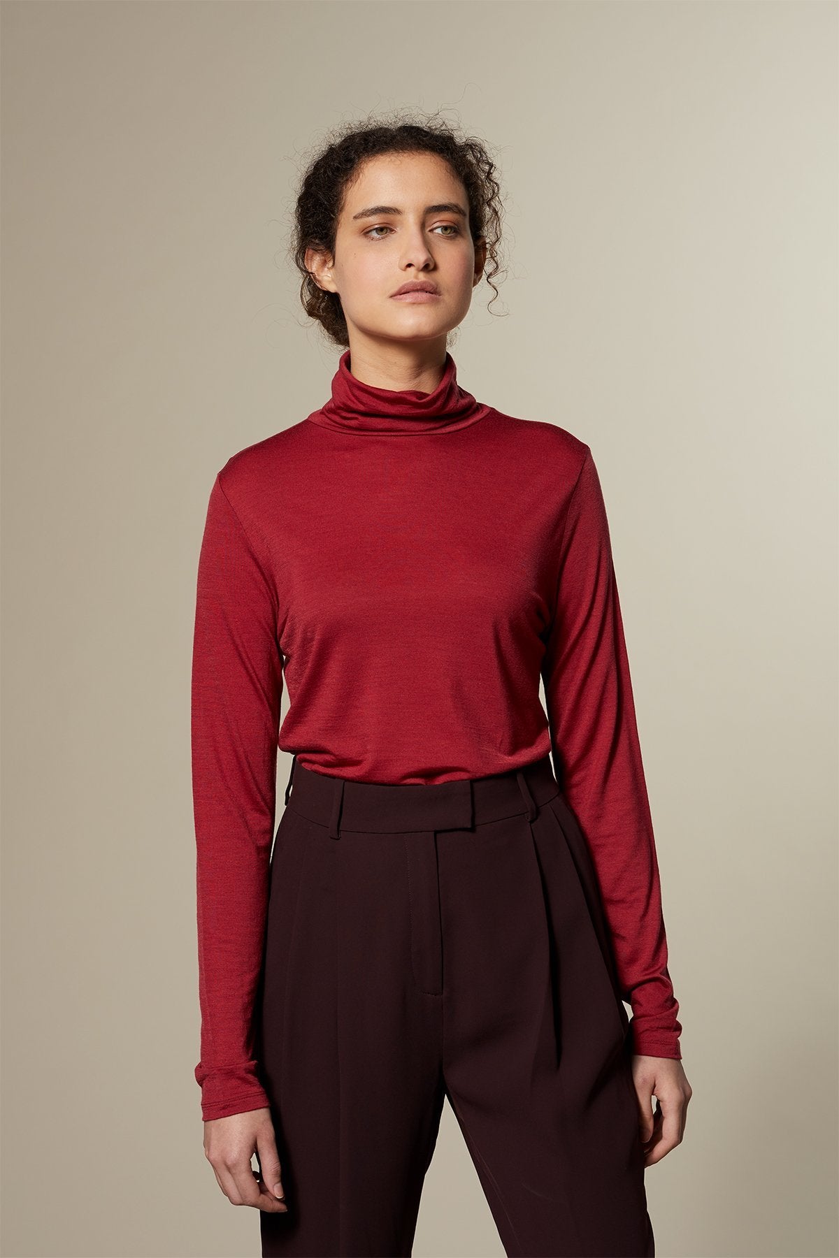 Funktionsschnitt DELIGHT – Rollkragenpullover in BERRY aus Merino & TENCEL™ | 50/50