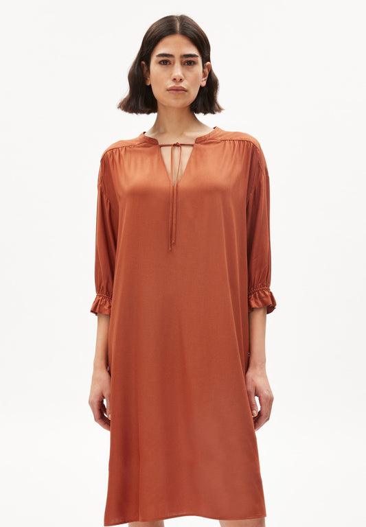 MAAREN Kleid – Oversize Midi-Kleid mit V-Neck & Schleifendetail | Armedangels